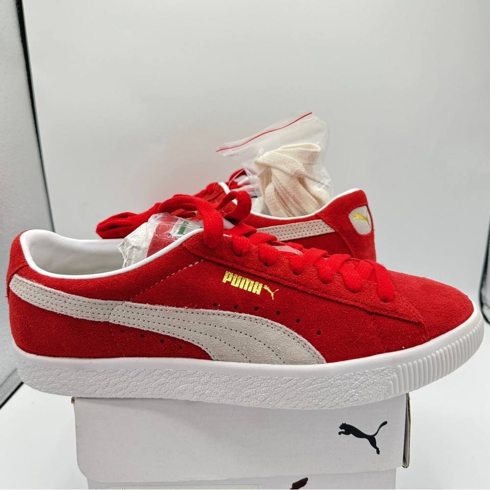 NWT Puma Suede VTG Textured Leather Sneakers , extra laces , high risk red white - Picture 1 of 16